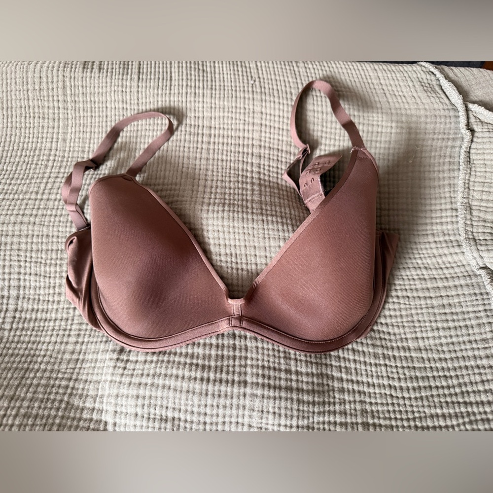 SKIMS Weightless Scoop Bra 32D